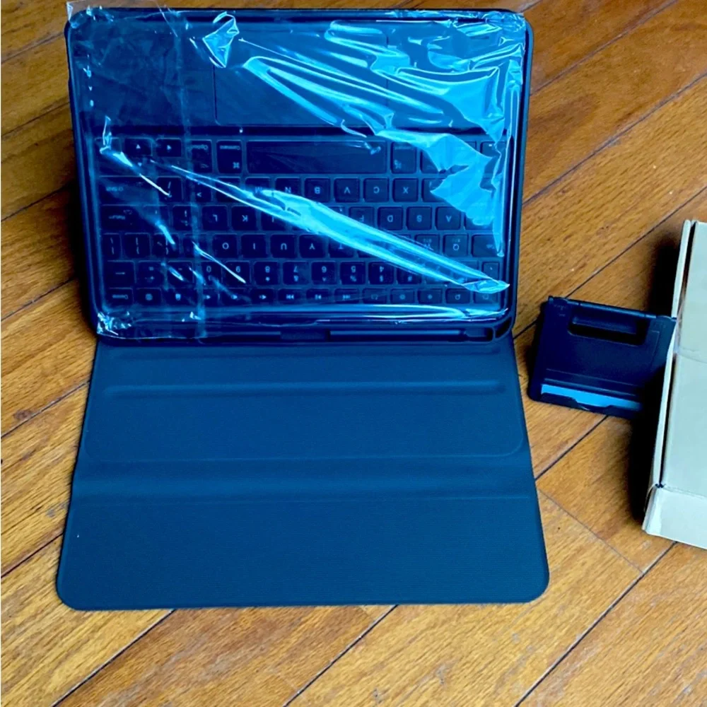 Wireless light up keyboard, for iPad Pro, 12.9 and protective case.